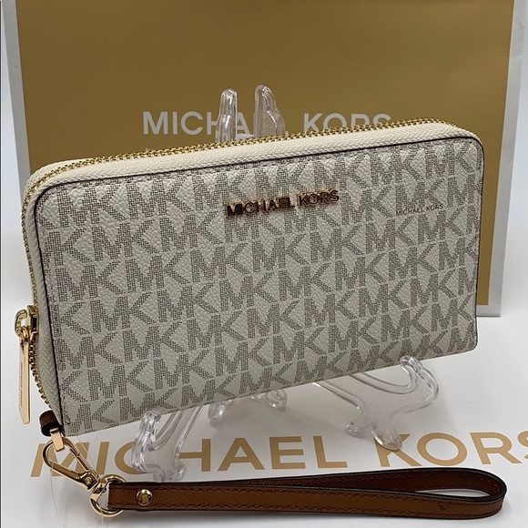 Michael Kors Handbags - Michael Kors Jet Set Travel Phone Wristlet…